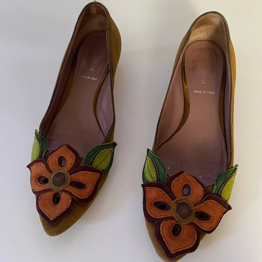 Y2K Miu Miu Suede Pointed Toe Flats with Flower Applique - Picture 5 of 8